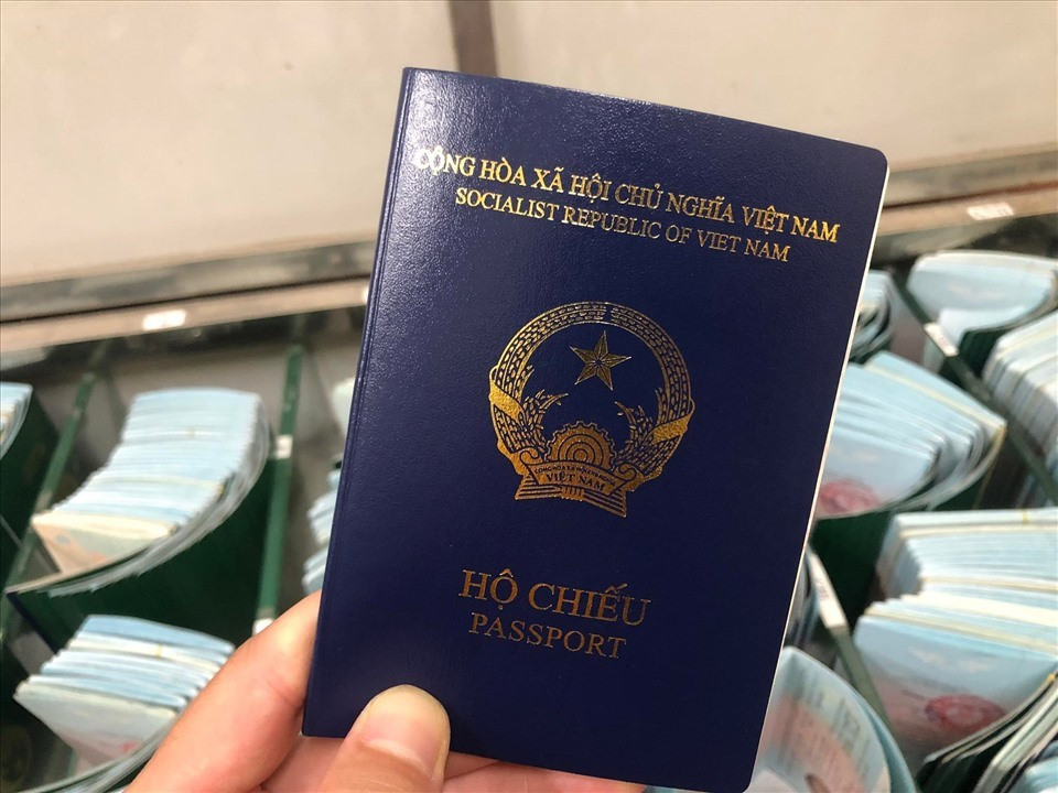 Bo Cong an noi gi ve viec Duc ngung cap visa vao ho chieu mau moi?