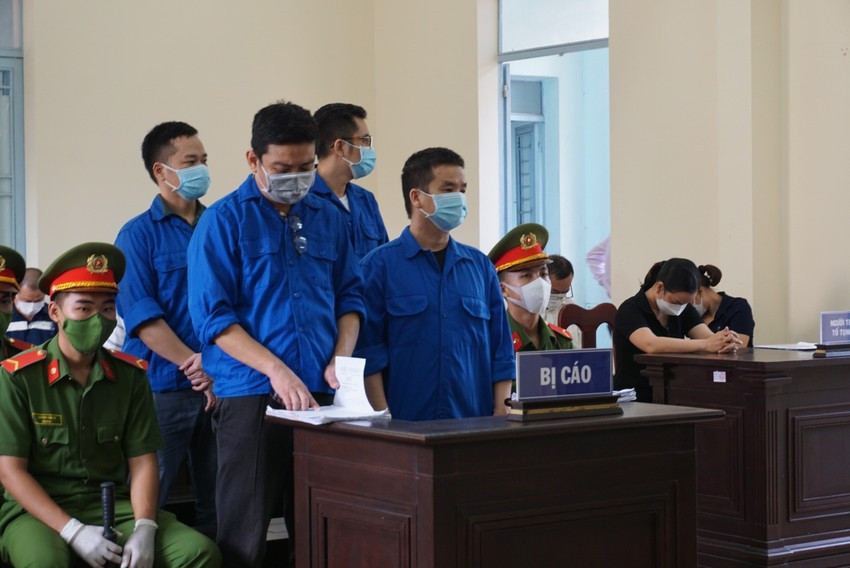 HĐXX cho rằng, các thông tin bài viết của bị cáo Danh và đồng phạm đăng trên Facebook, các kênh thông tin khác đã lập ra, đều vi phạm phạm quy định của Luật viễn thông, Luật An ninh mạng, vi phạm nghĩa vụ của người sử dụng... Hành vi của các bị cáo gây ảnh hưởng nghiêm trọng đến vai trò, uy tín của lãnh đạo Đảng, Nhà nước, chính quyền địa phương; gây hoang mang nghi ngờ, mất niềm tin trong nhân dân, gây bất ổn xã hội.