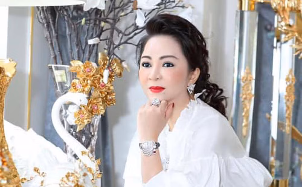 Bên cạnh những livestream trên mạng xã hội rầm rộ có tính moi móc, trong những buổi Công ty Đại Nam tổ chức đua cả ngựa lẫn chó, những người tổ chức đã để mặc cho MC lấy tên những “đối thủ” của bà Nguyễn Phương Hằng đặt cho những con vật với lời lẽ khiếm nhã khó chấp nhận. Đỉnh điểm, Nguyễn Phương Hằng còn bất chấp kêu réo tên một lãnh đạo của TP HCM với những lời lẽ quy kết vô cớ, khó nghe… Trước khi bị bắt, bà Phương Hằng là người khá nổi tiếng với những hoạt động thiện nguyện.