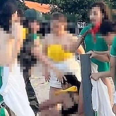 Trước đó, thông tin trên báo Lao Động đăng tải, ngày 28/7, mạng xã hội xôn xao đoạn clip dài khoảng 1 phút 10 giây ghi lại cảnh nhóm du khách đang chơi trò chơi trên bãi biển Cửa Lò. Theo đoạn clip, nhóm du khách chia thành nhiều đội chơi trò chơi tiếp nước. Vật dụng tiếp nước ở đây là áo phông, khăn, mũ…, có trường hợp một vài phụ nữ đã cởi hẳn áo ngực, dùng nó làm đồ vật tiếp nước cho đội mình.