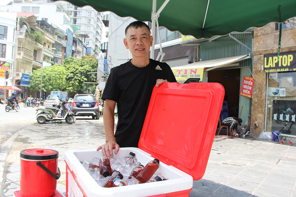 Can canh “tram” nuoc lanh mien phi giua thoi tiet nang nong o Ha Noi-Hinh-2