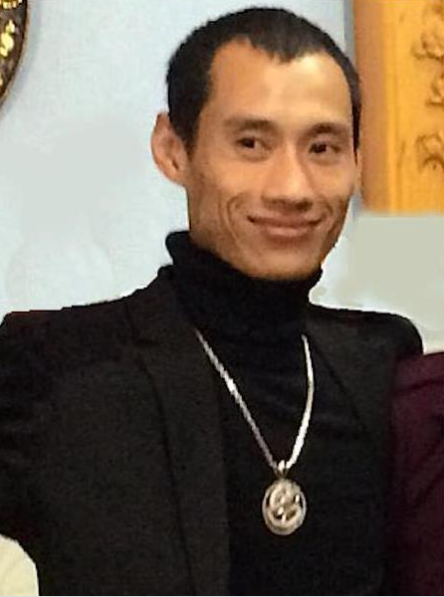 Tuân bỏ trốn về bản Tà Dê, xã Lóng Luông cùng với đối tượng Nguyễn Văn Thuận (nhân vật trong ảnh, SN 1984, tức Thuận Chuột, Thổ, quê ở huyện Thanh Liêm, tỉnh Hà Nam) là đối tượng có 2 lệnh truy nã của cơ quan CSĐT Công an tỉnh Quảng Ninh và cơ quan CSĐT Công an tỉnh Sơn La. Tại đây, 2 đối tượng xây dựng “boong ke” ma túy và lôi kéo một số đối tượng truy nã ở nơi khác đến làm gây mất tình hình an ninh trật tự tại địa phương.