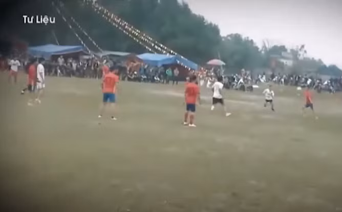 Sau khi bị bắt, Tám khai nhận, năm 1998, UBND xã Đạo Tú, huyện Tam Dương, tỉnh Vĩnh Phúc có tổ chức giải bóng đá. Thôn Lẻ cũng thành lập đội bóng, trong đó có Tám và anh Nguyễn Văn K.. Tuy nhiên khi giải diễn ra, Tám không được tham gia đá nên đối tượng cho rằng anh K. là người đã tìm cách chơi xấu.