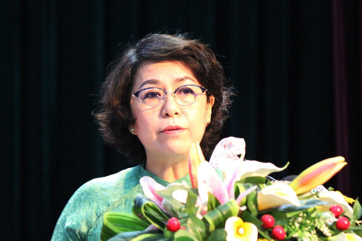 Từ năm 2010-2014: Bà là Phó Chủ tịch UBND quận 4. 