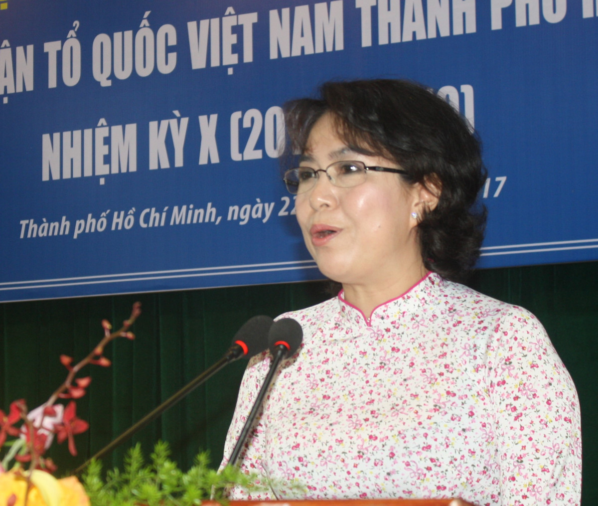 Từ năm 2006-2007, bà là Phó Giám đốc Trung tâm Y tế quận 4. 