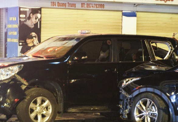 Kiểm tra nồng độ cồn và ma túy đối với lái xe Hà Thanh Hưng, người gây tai nạn, không phát hiện nồng độ cồn và ma túy. Hiện vụ ô tô 7 chỗ tông hàng loạt xe ở Hà Nội đang được cơ quan chức năng điều tra, làm rõ.