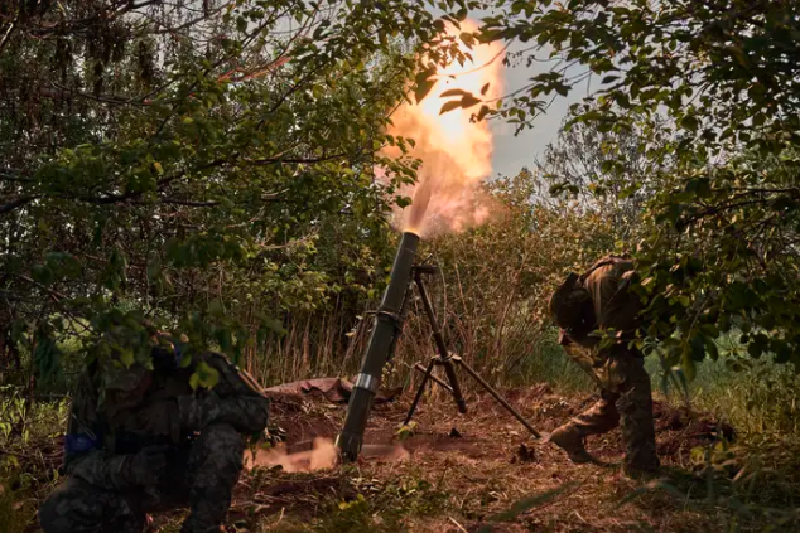 Tại mặt trận Kharkov, các đơn vị Nga thuộc nhóm lực lượng phía tây, nhờ các hoạt động tấn công tích cực, đã giải phóng làng Pershotravnevoye. Điều này được nêu trong báo cáo quân sự mới nhất được công bố vào ngày 2/11 trên nguồn chính thức của cơ quan báo chí Bộ Quốc phòng Nga. Ảnh: Getty Images.