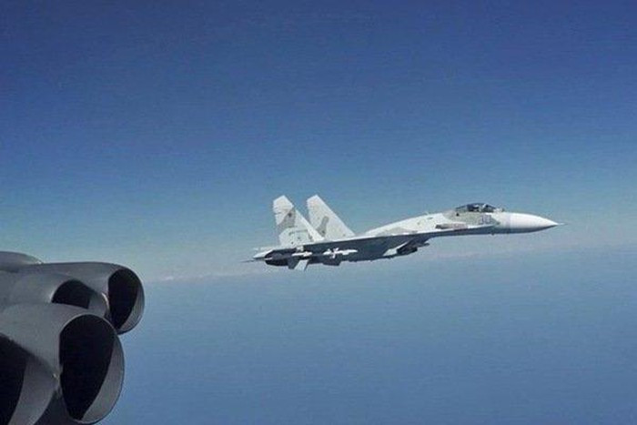 Trước hết, có phải các căn cứ quân sự của NATO sẽ dần xuất hiện ở Ukraine (một căn cứ đã được xây dựng ở Ochakov)? Liệu lực lượng quân sự của Liên minh Bắc Đại Tây Dương có thể được triển khai trên lãnh thổ của Ukraine?