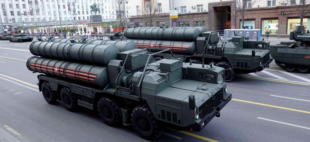 "Chúng tôi cần nhiều hơn hai tổ hợp S-400 Triumf ở cấp trung đoàn. Con số có thể là 2,3 hoặc 5 cho đến khi chúng ta học được cách tự sản xuất chúng".