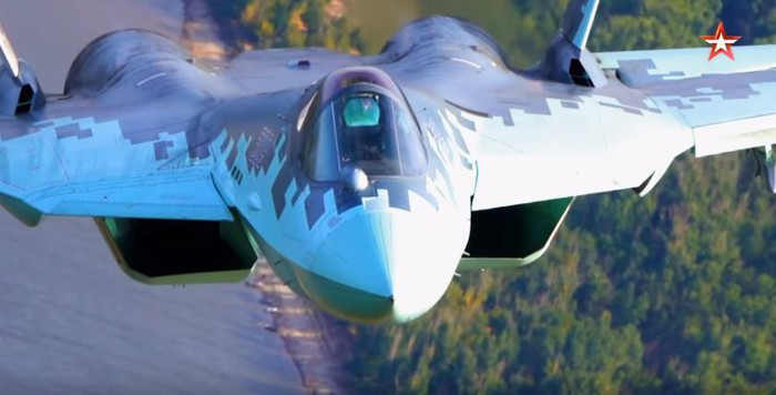 Cho nên không loại trừ khả năng "lô nhỏ" gồm 12 chiếc Su-57E chỉ đóng vai trò mẫu đối chứng công nghệ, cụ thể là làm "quân xanh" trong diễn tập đối kháng với tiêm kích do họ sản xuất.