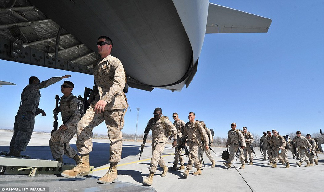 Căn cứ không quân Manas nằm ở ngoại ô thành phố Bishkek của Kyrgyzstan, ban đầu là sân bay dân sự. Sau khi Mỹ phát động chiến tranh Afghanistan năm 2001, Mỹ thuê sân bay quốc tế Manas và mở rộng thành căn cứ không quân với đầy đủ chức năng. Sau đó, đây trở thành căn cứ quân sự lớn nhất của Mỹ tại Trung Á. Tuy nhiên đến nay, căn cứ quân sự này đã đóng cửa.