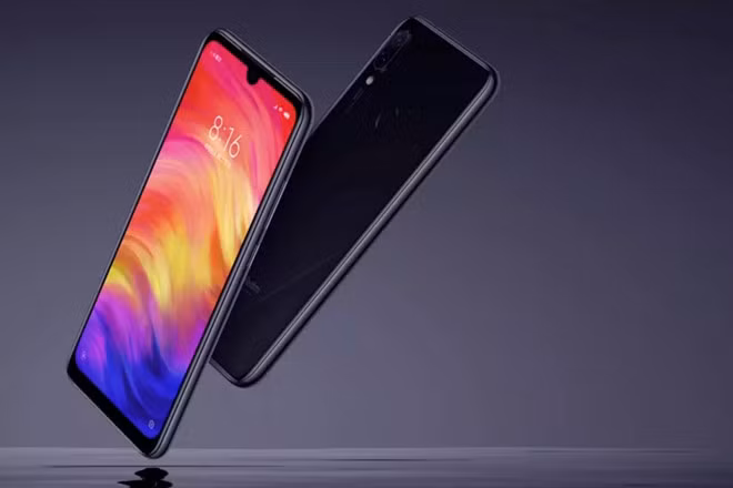 Redmi Note 7 có màn hình kích thước 6,3 inch Full HD, tỷ lệ 19,5: 9. Máy được trang bị bộ xử lý Qualcomm Snapdragon 660, RAM tùy chọn 3/4/6 GB tương ứng với bộ nhớ trong 32/64 GB. Viên pin có dung lượng 4.000 mAh sạc qua cổng USB-C.