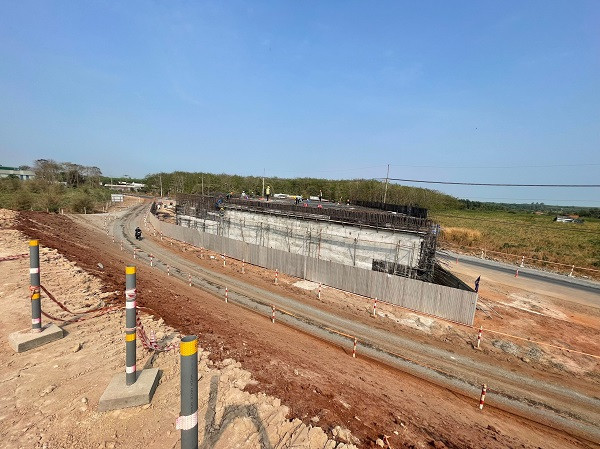 Cao tốc Biên Hòa - Vũng Tàu thành phần 3 về đích sớm 3 tháng - Hình 2 Cao toc Bien Hoa - Vung Tau thanh phan 3 ve dich som 3 thang-Hinh-2