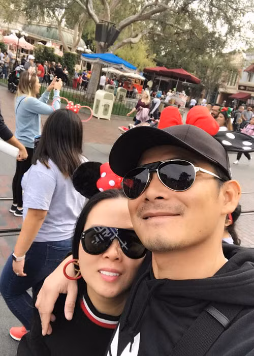 Những khoảnh khắc tình tứ bên bạn gái đại gia thường xuyên được Quách Ngọc Ngoan chia sẻ trên trang cá nhân.