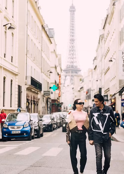 Trong khi Phượng Chanel khá kín tiếng thì Quách Ngọc Ngoan chẳng ngại ngần thể hiện tình cảm qua những lời có cánh.