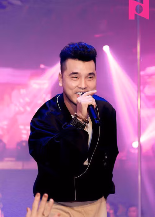 Trước khi gắn bó với Kim Cương, Ưng Hoàng Phúc thừa nhận anh từng yêu và chia tay rất nhiều.