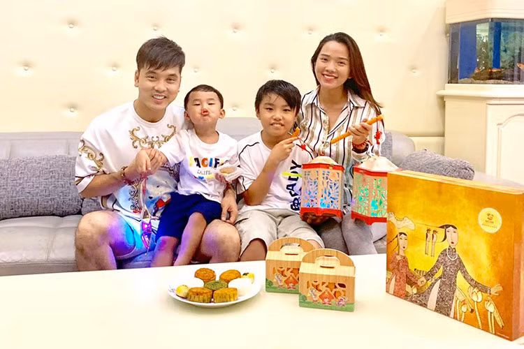 Mối tình giữa Ưng Hoàng Phúc và Kim Cương ngày càng được khán giả ủng hộ.