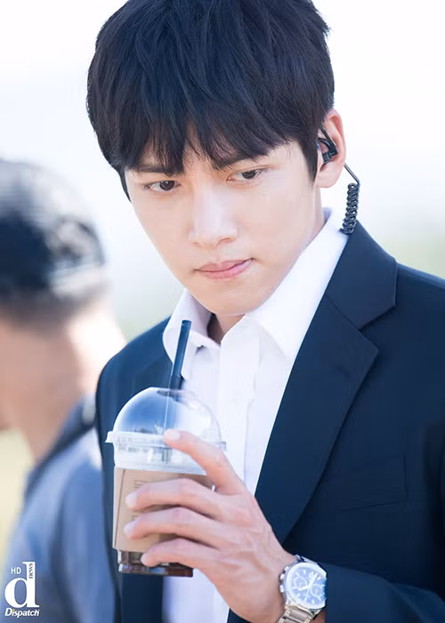 Trang fanpage của Ji Chang Wook hiện thu hút gần 1 triệu lượt người theo dõi.