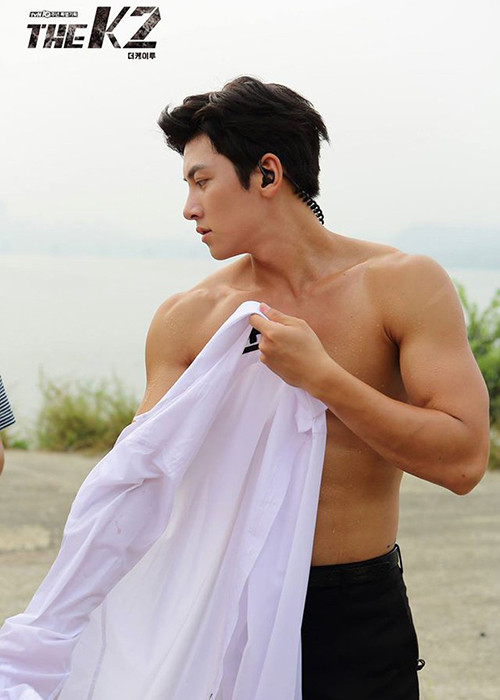Hình ảnh Ji Chang Wook sở hữu body tạc tượng trong bộ phim "Mật danh K2".