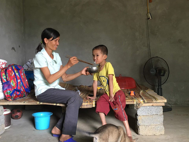 Be trai mo coi nha ngheo mac benh tim song lay lat qua ngay-Hinh-4