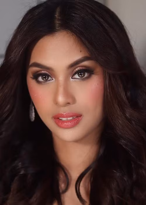 Top 10 theo dự đoán của Missosology còn gồm đại diện của Venezuela, Philippines (trong ảnh), CH Czech, Nam Phi và Mexico.