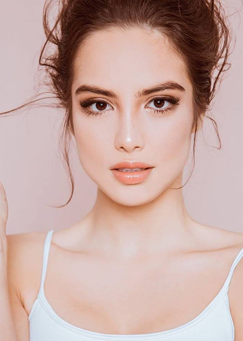 Missosology cho rằng Alejandra là ứng cử viên nặng ký cho ngôi vị hoa hậu và nhiều khả năng cô sẽ mang về chiếc vương miện thứ 4 cho Colombia trong năm nay.