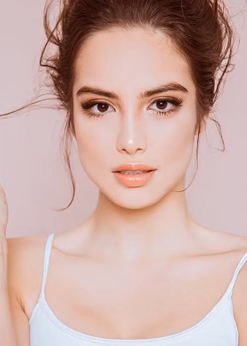 Missosology cho rằng Alejandra là ứng cử viên nặng ký cho ngôi vị hoa hậu và nhiều khả năng cô sẽ mang về chiếc vương miện thứ 4 cho Colombia trong năm nay.