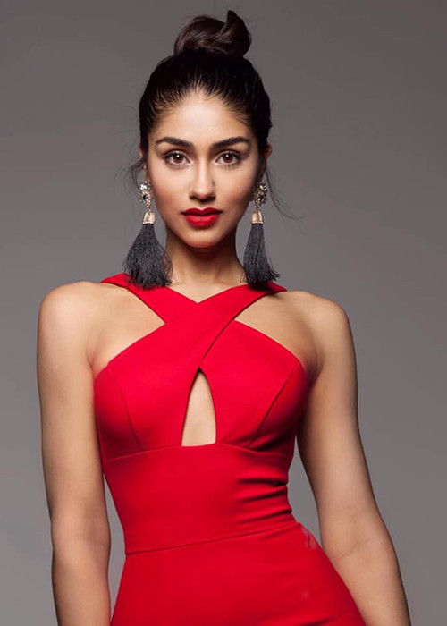 Megha Sandhu đến từ Canada. Cô có thể nói trôi chảy tiếng Anh, Pháp và Ấn Độ. Trong bảng dự đoán của Missosology, người đẹp xếp ở vị trí thứ 3.