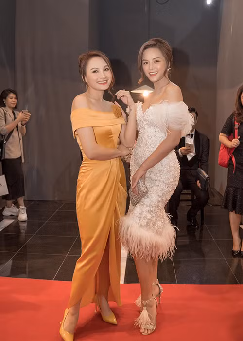 Thu Quỳnh và Bảo Thanh từ lâu đã vướng tin đồn bằng mặt không bằng lòng. Chia sẻ với Người đưa tin, Bảo Thanh khẳng định đó là những tin đồn, cả hai không nhất thiết phải lên mạng xã hội để chứng tỏ mối quan hệ của mình. Về phía mình, Thu Quỳnh cho hay, cô và Bảo Thanh ngoài đời thân thiết như trong phim nhưng không phô trương ra ngoài. Cả hai dành cho nhau sự quan tâm qua những cuộc điện thoại, lời hỏi han trực tiếp.