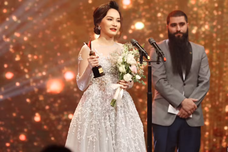 Năm 2017, Bảo Thanh giành chiến thắng ở hạng mục Diễn viên nữ ấn tượng tại VTV Awards nhờ vai diễn trong "Sống chung với mẹ chồng". Ảnh: VTV