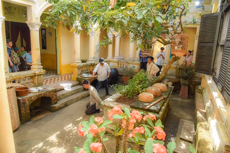 Cao Minh Đạt đóng vai cậu ba Khải Duy còn Hứa Minh Đạt vào vai Lũ.