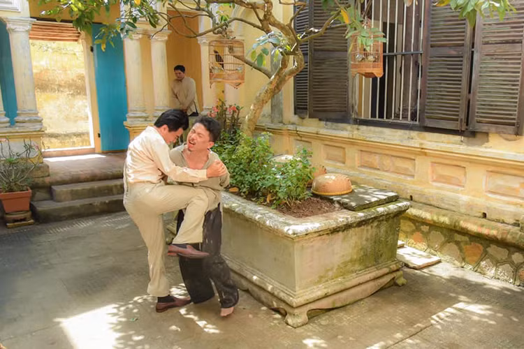 Dù bị cậu chủ đánh thừa sống thiếu chết nhưng Lũ quyết không khai ra nơi ở của Thị Bình. Nhiều khán giả tò mò liệu Lũ có chết hay không sau khi bị Khải Duy tra tấn dã man.