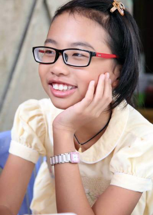 Ở tuổi lên 10, Phương Mỹ Chi có ngoại hình gầy gò, làn da đen nhẻm.