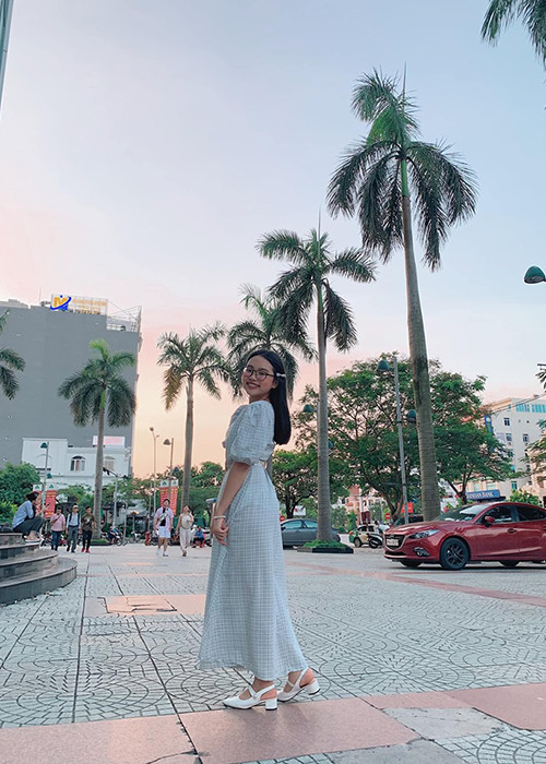 Ở tuổi 16, Phương Mỹ Chi dưỡng da tỉ mỉ, ăn mặc điệu đà để có được vẻ ngoài xinh đẹp.