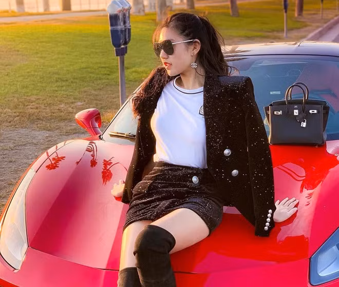 Nguyễn Đặng Tiểu Giang (sinh năm 1993) là một trong những tiểu thư đình đám của hội con nhà giàu Việt. Hiện cô đang sống cùng chồng và cậu con trai 4 tuổi tại Mỹ.