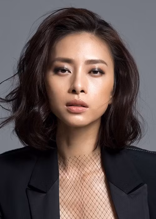 Ngô Thanh Vân có đường tình duyên khá lận đận. Năm 19 tuổi, cô có mối tình đầu tiên. Cả hai yêu chân thành, nghiêm túc.