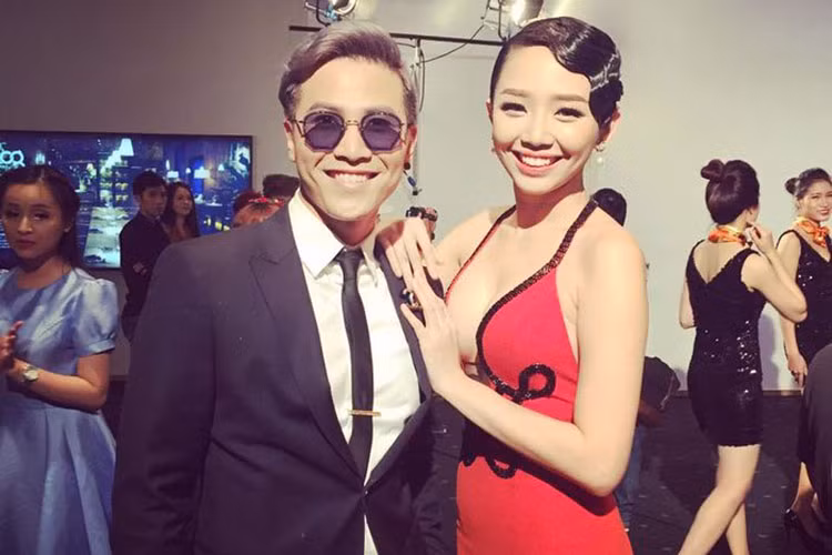 Mai Tiến Dũng tham gia Hòa âm ánh sáng năm 2017. Tại sân chơi này, anh sớm dừng chân ở vòng đo ván.