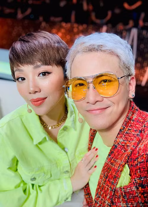 Chia sẻ với Tri thức trẻ mới đây, Tóc Tiên cho hay, khi xảy ra mâu thuẫn với mẹ, cô đã dọn đến ở với Mai Tiến Dũng.