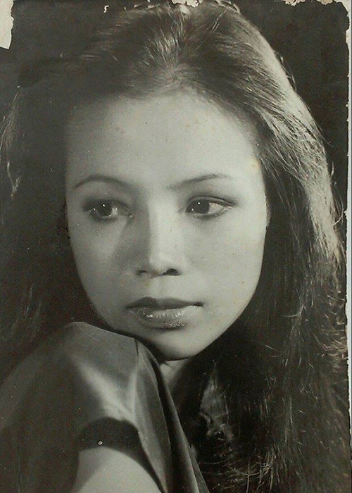 Tóc Tiên đau khổ vì bị mẹ ruột từ mặt. Bản thân nữ ca sĩ luôn cố gắng nói chuyện với mẹ nhưng đến nay, sau nhiều năm, tình cảm giữa hai người vẫn chưa thể hàn gắn được.