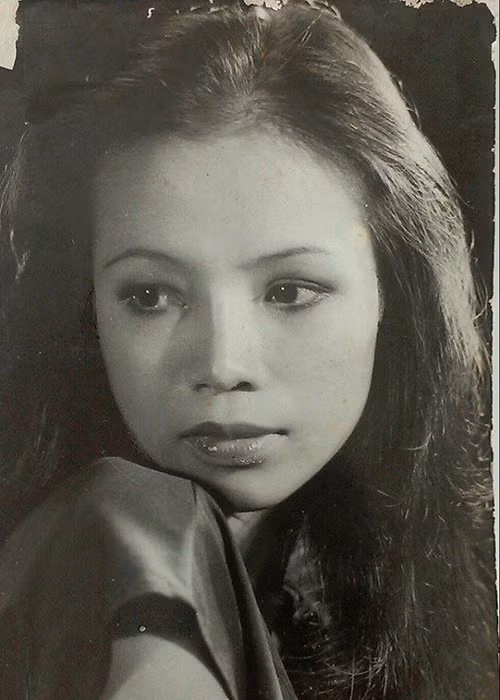 Tóc Tiên đau khổ vì bị mẹ ruột từ mặt. Bản thân nữ ca sĩ luôn cố gắng nói chuyện với mẹ nhưng đến nay, sau nhiều năm, tình cảm giữa hai người vẫn chưa thể hàn gắn được.