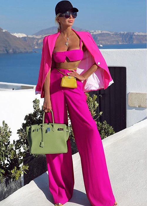 Dasha Belize là người mẫu đến từ Nga, sinh năm 1988.