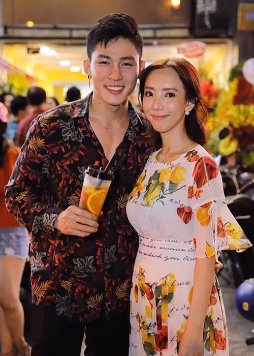 Trên trang cá nhân, nam diễn viên phim "Thập Tam muội" thường xuyên khoe ảnh thân thiết bên Thu Trang.