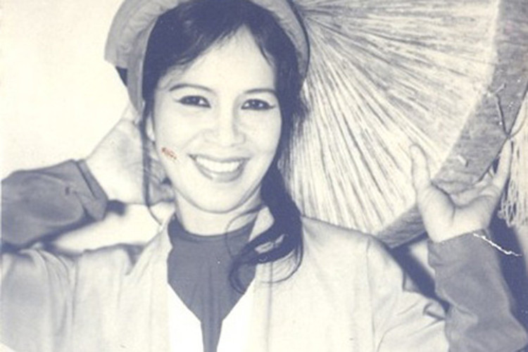 Nghệ sĩ Thế Anh và vợ gặp nhau khi học chung lớp diễn viên trường Nghệ thuật Sân khấu. Cả hai kết hôn khi nghệ sĩ Thế Anh hoàn thành bộ phim “Nổi gió”. Ảnh: Thể thao văn hóa