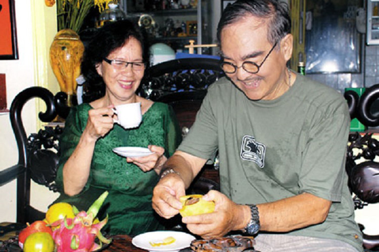 Theo Gia đình xã hội, hai con trai của nghệ sĩ Thế Anh đều thành đạt và không nối nghề bố mẹ. Thế Duy đang làm giám đốc ngân hàng ở Pháp, còn Thế Phương đang làm việc ở sân bay Tân Sơn Nhất. Ảnh: Thể thao văn hóa