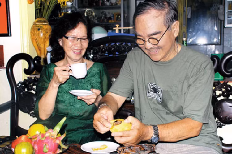 Theo Gia đình xã hội, hai con trai của nghệ sĩ Thế Anh đều thành đạt và không nối nghề bố mẹ. Thế Duy đang làm giám đốc ngân hàng ở Pháp, còn Thế Phương đang làm việc ở sân bay Tân Sơn Nhất. Ảnh: Thể thao văn hóa