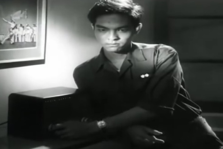 Vợ chồng nghệ sĩ Thế Anh có cuộc sống êm đềm bên các con. Trước khi mất, sức khỏe của nghệ sĩ Thế Anh yếu, được vợ túc trực chăm sóc. Nghệ sĩ Thế Anh ghi dấu ấn với vai diễn điện ảnh đầu tiên trong phim “Nổi gió”. Ảnh: Zing