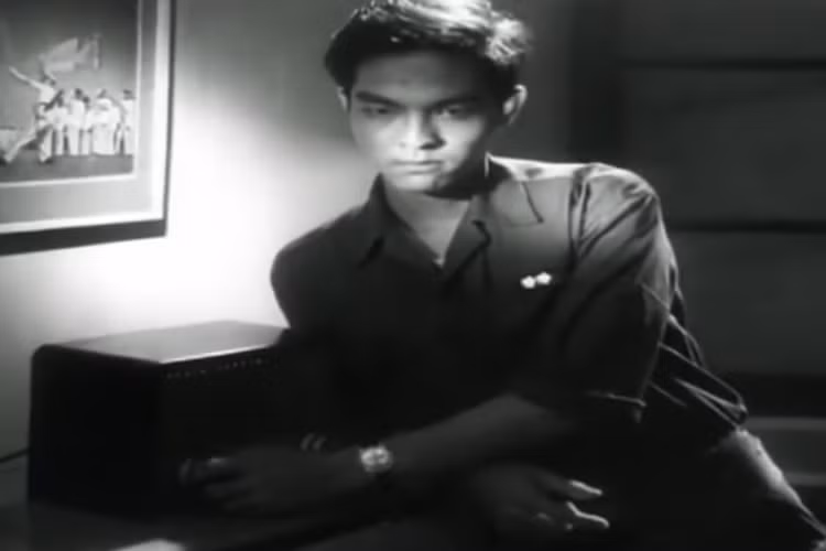 Vợ chồng nghệ sĩ Thế Anh có cuộc sống êm đềm bên các con. Trước khi mất, sức khỏe của nghệ sĩ Thế Anh yếu, được vợ túc trực chăm sóc. Nghệ sĩ Thế Anh ghi dấu ấn với vai diễn điện ảnh đầu tiên trong phim “Nổi gió”. Ảnh: Zing