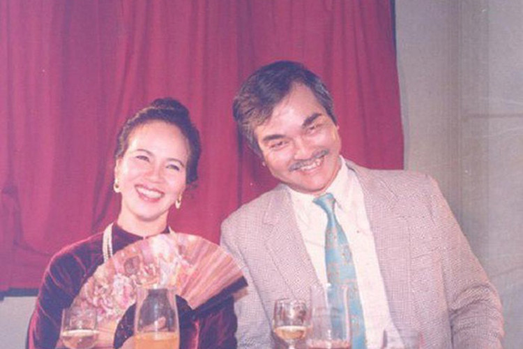 Cũng theo đuổi nghệ thuật nhưng bà Thu Hằng quyết định lui về để làm hậu phương. Theo Thể thao văn hóa, vợ nghệ sĩ Thế Anh từng là solist của nhà hát Kịch nói Trung ương thời kỳ trước giải phóng và không thiếu huy chương trong đời làm nghệ thuật. Ảnh: Thể thao văn hóa