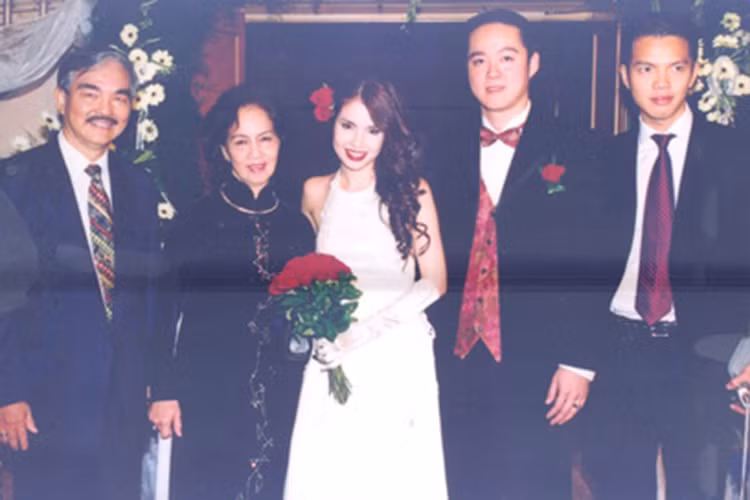 Con trai đầu lòng của nghệ sĩ Thế Anh chào đời năm 1972, được đặt tên Thế Phương theo nhân vật Phương trong bộ phim “Nổi gió”. Năm 1978, con trai thứ hai của ông ra đời, được đặt tên Thế Duy theo nhân vật Duy trong “Mối tình đầu”. Ảnh: Tiền Phong