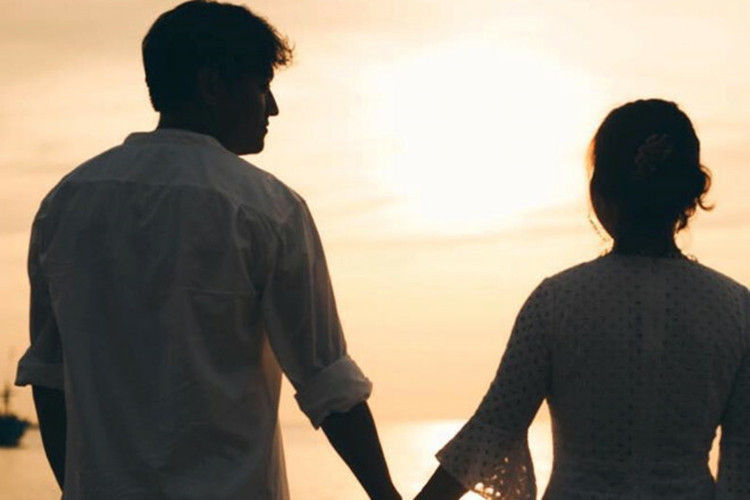 Trong một năm qua, Quý Bình liên tục khoe ảnh bên bạn gái giấu mặt.